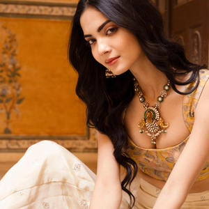 Collier en argent sterling 925 plaqué or jaune Gajaah, avec paon et éléphant majestueux, diamants Polki et émeraudes - Product Image 2