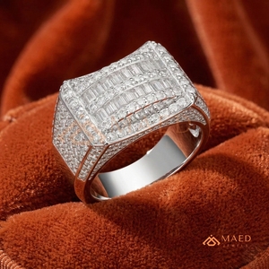 Anillo de Hombre con Incrustaciones de Moissanita en Tono Plateado, Anillo de Banda de Lujo Estilo Hip Hop, Joyería Impresionante para Hombres - Product Image 3