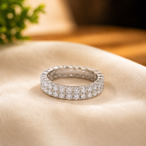 Anillo de compromiso de doble fila de diamantes de corte redondo de plata de ley 925 con banda de eternidad completa, anillo clásico de moissanita para mujer - Product Image 4