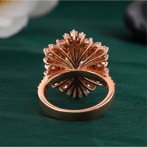 Bague halo soleil en or rose 14 carats avec diamant ovale jaune fantaisie de 3,56 carats cultivé en laboratoire – Bagues en diamant créé en laboratoire - Product Image 4