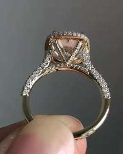 Bague de fiançailles en argent sterling 925 avec moissanite créée en laboratoire, design halo plaqué rhodium et pierres taille rose, bijoux fins - Product Image 1