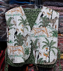 Veste d'été pour femmes indiennes faite à la main, matelassée, en coton floral avec imprimé de fruits, doublure en laine respirante, GC-AP-1518 - Product Image 1