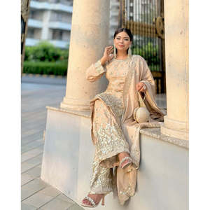 Conjunto de diseñador de top, pantalón y dupatta de gasa con trabajo artesanal de espejos reales - Product Image 1