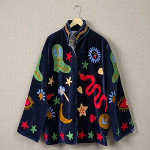 Veste en velours brodée pour femme, col montant, manches longues, vêtement d'extérieur d'automne, broderie à la main, design réversible, vente en gros - Product Image 4