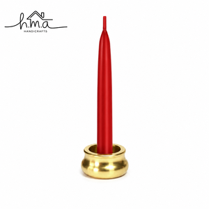 Portavelas Cilíndrico de Latón Dorado con Textura Acanalada Diagonal, Forma Redonda, Moderno y Decorativo - Product Image 2