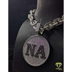 Colgante de Letra Redonda Personalizado de Moda, Totalmente Cubierto de Diamantes VVS Cultivados en Laboratorio, Plata de Ley 925, Joyería Hip Hop de Trisha Jewels - Product Image 5