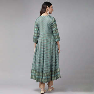 Vente en gros de Kurta Anarkali en rayonne à imprimé floral vert et bleu, tenue traditionnelle décontractée d'été pour femmes - Product Image 4