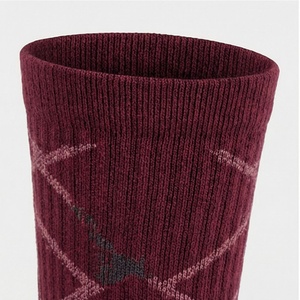 Chaussettes pour hommes à motif géométrique, tricotées, respirantes, en spandex, polyester et coton, style classique pour l'automne - Product Image 4