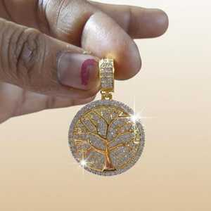 Colgante Árbol de la Vida Chapado en Oro de 18K con Moissanita de Corte Brillante Redondo y Engaste de Bisel, Charm Unisex para Uso Diario - Product Image 1