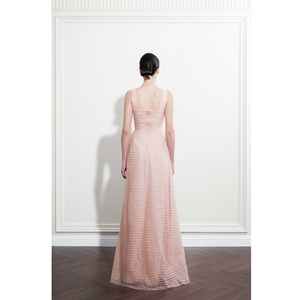 Vestido casual de mujer al por mayor con MOQ bajo, modelo ALESSIA LAYERING EMB DRESS, maxi con tirantes, acolchado con cordón, corte en A - Product Image 1