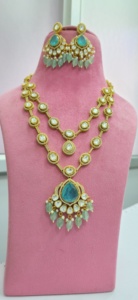 Collier double couche de qualité supérieure avec de magnifiques boucles d'oreilles, bijoux traditionnels indiens minimalistes, parfaits pour les mariages, les fêtes - Product Image 2