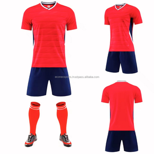 Ensemble d'uniformes de football personnalisés en gros, maillot léger pour hommes adultes, short, tenue de club, sublimation 100% - Product Image 5