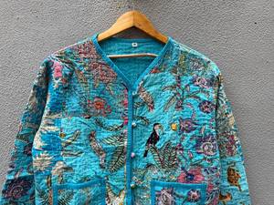 เสื้อแจ็คเก็ตผ้าควิลท์สำหรับผู้หญิง คอวี แขนยาว ลายดอกไม้ ผ้าโพลีเอสเตอร์บุใยฝ้าย เสื้อคลุมลำลองสำหรับฤดูร้อน ติดกระดุม ของขวัญสำหรับเธอ - Product Image 3
