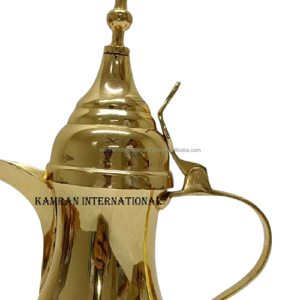 Dallah arabe en laiton poli : Cafetière traditionnelle du Moyen-Orient avec bec courbé et couvercle à finial - Product Image 6