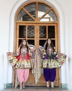 Robes afghanes sur mesure avec logo, faible quantité minimum de commande, pour mariage, respirantes, 100 % polyester, style Banarsi, robes de fête afghanes Kuchi pour femmes - Product Image 2