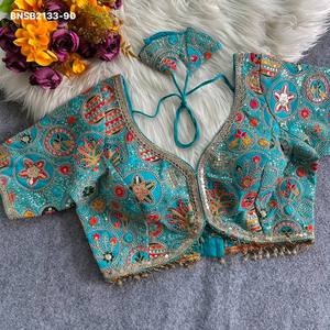 Collection de Blouses pour Femme en Faux Georgette à Motifs Floraux, avec Broderies de Fil et Cordons, Découpes en Forme de Pomme et Bordures Fantaisie - Product Image 5