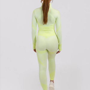 Ensemble de yoga pour femmes de haute qualité en 3 pièces, logo personnalisé imprimé, ensemble de vêtements de sport extensibles et respirants, ensemble de yoga sans couture pour femmes - Product Image 3