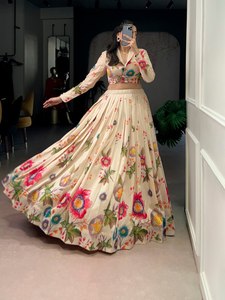 Garden Grace – Ensemble Lehenga Choli en soie Tasar Bhandhani traditionnel pour femme, longueur ras du sol, séchage rapide, protection solaire, idéal pour les mariages - Product Image 2