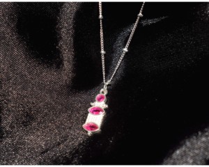 Colgante de Plata de Ley 925 con Tres Rubíes, Estilo Bohemio, Hecho a Mano, Joyería para Mujer para Fiestas y Eventos - Product Image 3