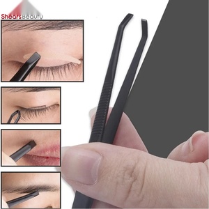 Pinzas de Cejas Ryzer Studio de Acero Inoxidable de Precisión, Punta Curva, Duraderas, Diseño Moderno y Lujoso, Color Negro - Product Image 4