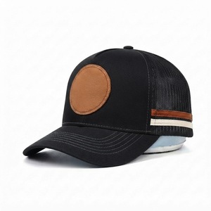 Casquette Trucker Unisexe Noire en Maille, 6 Panneaux, Réglable, Snapback, Décontractée, Printemps-Été, Respirante, avec Patch Avant Couleur Contrastante - Product Image 1