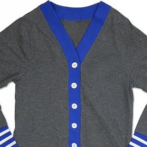 Suéter de algodón personalizado al por mayor con logotipo de letras en jacquard, suéter cómodo para mujer, cárdigan largo de punto para mujer, color gris carbón zeta - Product Image 4