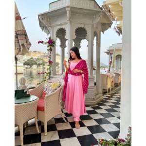 Magnifique ensemble de costume en mousseline de soie rose glycine - Taille XS - Product Image 1