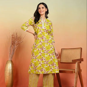 Kurta Recta de Algodón Elástico con Estampado Floral, Cuello Mandarín, Mangas Tres Cuartos, Ajuste Regular y Detalles de Espejo, con Pantalón - Product Image 1