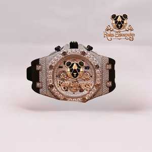 Reloj de Cuarzo para Hombre con Bisel Esculpido, Correa de Silicona Texturizada y Diseño de Esfera Contemporáneo - Product Image 2