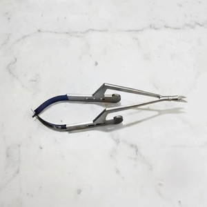 Ciseaux microscopiques de style Kamiyama de Jamso Industries, 18 cm, manche à baïonnette, instrument de neurochirurgie, qualité allemande, acier inoxydable - Product Image 1