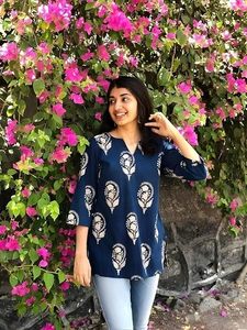 เสื้อคลุมสไตล์ชาติพันธุ์ลำลองสำหรับผู้หญิง – เสื้อคุร์ตาสั้นผ้าเรยอนผสมฝ้ายน้ำหนักเบาสำหรับใส่ในชีวิตประจำวัน - Product Image 3