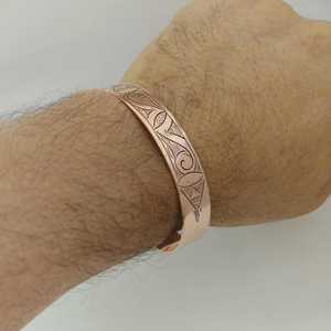 Brazalete de Cobre Hecho a Mano con Diseño Floral en Relieve, Joyería Metálica Moderna con Detalles Exquisitos, para Uso Diario y Fiestas - Product Image 5