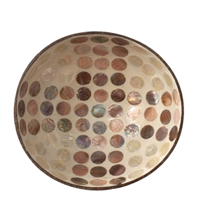 Bol en coquille de noix de coco avec texture naturelle sculptée, design éco-responsable, finition lisse et polie pour cuisines - Product Image 1