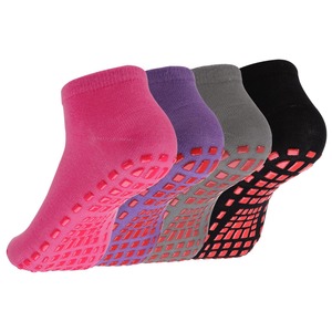 Chaussettes antidérapantes noires avec semelle à grille rouge pour un usage quotidien décontracté, en tricot de spandex et polyester, pour adultes, été - Product Image 3