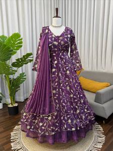 Ensemble robe vintage Lengha Dupatta avec broderie lourde en fil de soie Fandy et sequins pour les occasions de fête - Product Image 6