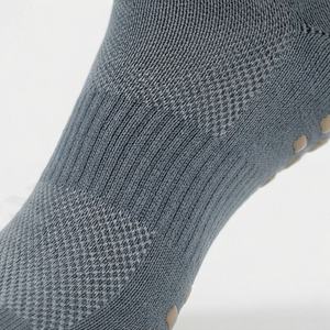 Chaussettes de basketball professionnelles antidérapantes et antibactériennes pour hommes, chaussettes athlétiques personnalisables, respirantes, avec coussinets de performance - Product Image 5