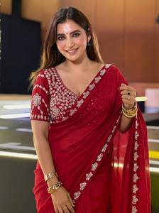 Sari de Seda Roja con Borde Bordado, Traje Tradicional Indio para Bodas, Diseño Largo Hasta el Suelo para Mujer - Product Image 2