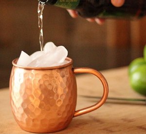 Mug à Moscow Mule en cuivre pur martelé avec poignée, pour cocktails, mocktails et bières – Vente en gros fabricant - Product Image 4