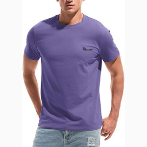 T-shirt pour homme Relevo, couleur unie violette, col rond, manches courtes, coupe ajustée, jersey en coton respirant, logo imprimé sur le devant - Product Image 1