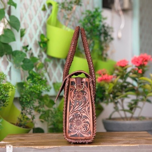 Nuevo Bolso de Hombro de Cuero Genuino de Diseño Vintage con Dos Asas, Estilo Occidental con Flores Grabadas, para Mujer - Product Image 3