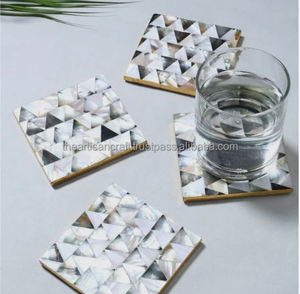 Ensemble de sous-verres élégants et luxueux en nacre, 4 tapis et tampons carrés écologiques pour la décoration de table. - Product Image 2