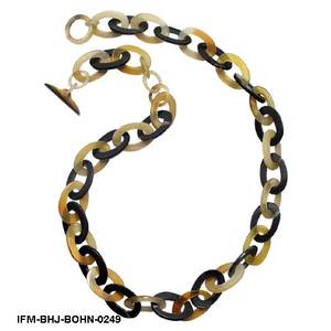 Cadena hecha a mano de estilo bohemio, de longitud media, con eslabones ovalados pulidos de cuerno de buey marrón y cuerno de búfalo negro, ideal para fiestas. - Product Image 1