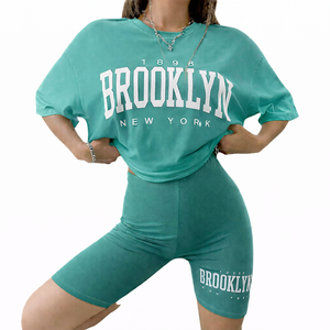 Ensemble léger et décontracté pour femme : T-shirt uni à col rond et short au-dessus du genou à taille élastique - Product Image 1