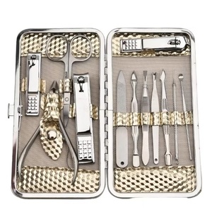 Kit de manicura y pedicura de acero inoxidable de 6 piezas con estuche - Product Image 2