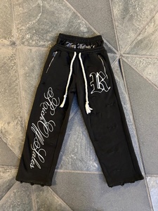 Pantalones de chándal de forro polar grueso de alta calidad al por mayor para hombre con bordado de chenilla personalizado, parche gótico, bolsillo con cremallera y cordón con flecos - Product Image 3