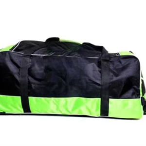 Las mejores bolsas para el equipo de portero de hockey sobre césped con múltiples compartimentos, correas acolchadas para los hombros y tela resistente a la intemperie para toda la temporada. - Product Image 1