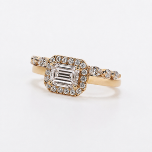 Anillo de Compromiso con Halo de Diamantes Esmeralda VS1 de Color E, Oro Amarillo de 18K Certificado, 1.94CT, Anillo de Boda a Juego, Listo para Enviar - Product Image 1