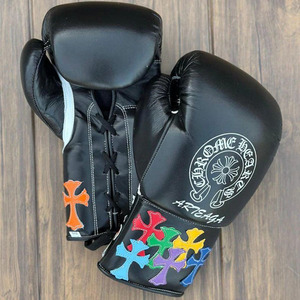 Nuovi Guantoni da Boxe Professionali con Lacci, Colore Bianco, Design Personalizzato Chrome Heart, Unisex, Realizzati in Ecopelle - Product Image 1