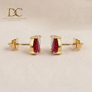 Boucles d'oreilles clous en or jaune massif 14 carats avec diamant de laboratoire et rubis sang de pigeon taille poire certifiés IGI pour femme – Collection Designer - Product Image 5
