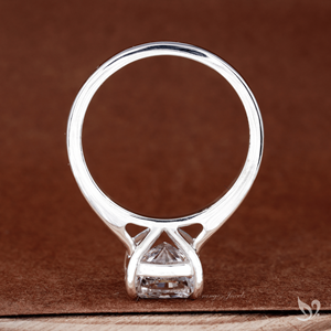 Bague de Fiançailles Solitaire Audacieuse en Diamant de Laboratoire Orange Orné de 3 Carats Taille Coussin, Cadeau d'Anniversaire de Mariage Cathédrale - Product Image 2